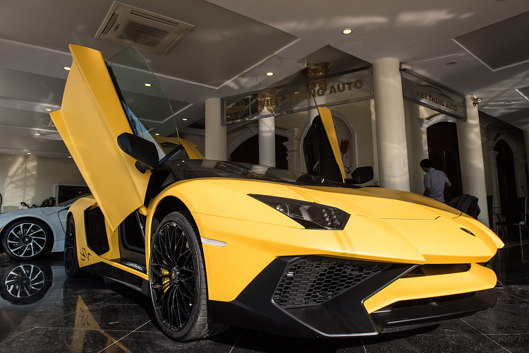 Lamborghini Aventador SV gia re, hon 13 ty dong cho dai gia Viet-Hinh-7