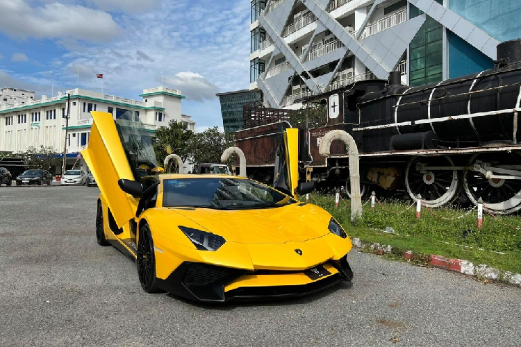 Lamborghini Aventador SV gia re, hon 13 ty dong cho dai gia Viet