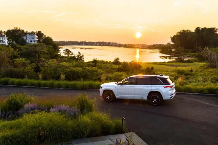 Jeep Grand Cherokee 2022 cao nhat 1,5 ty dong, cho ve Viet Nam-Hinh-3