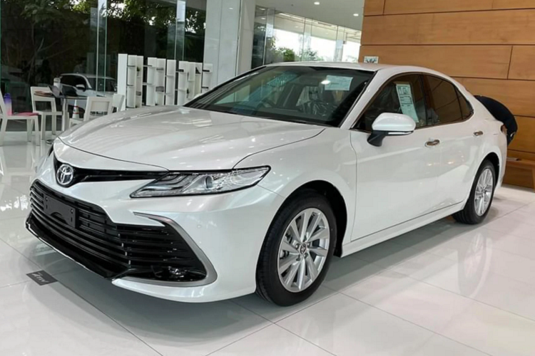Can canh Toyota Camry 2022 tu 1 ty dong, sap ve Viet Nam