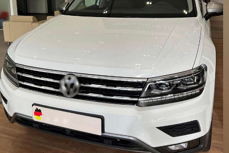 Le Quyen cung tinh tre kem 12 tuoi tau Volkswagen Tiguan Luxury S-Hinh-3