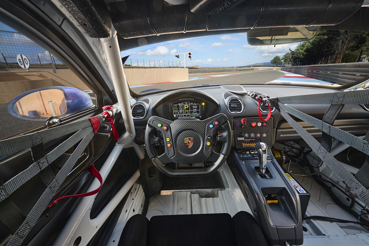 Ra mat Porsche 718 Cayman GT4 RS Clubsport tu 229.000 USD-Hinh-6