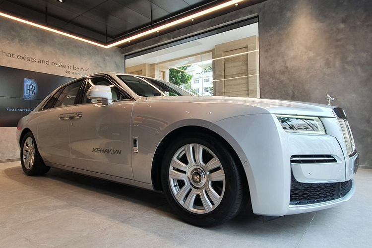 Can canh Rolls-Royce Ghost 2021 chinh hang 
