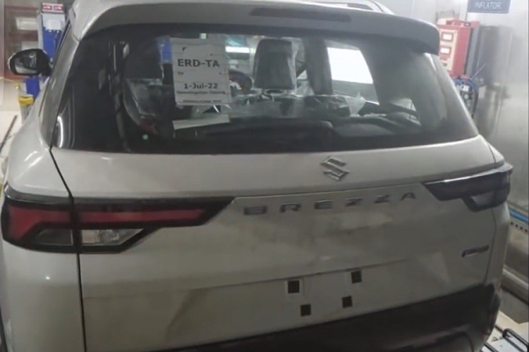 SUV gia re Suzuki Vitara Brezza 2022 ro ri them “anh nong”-Hinh-7