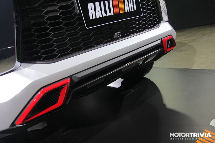 Mitsubishi Pajero Sport 2022 phien ban Ralliart phong cach xe dua-Hinh-5