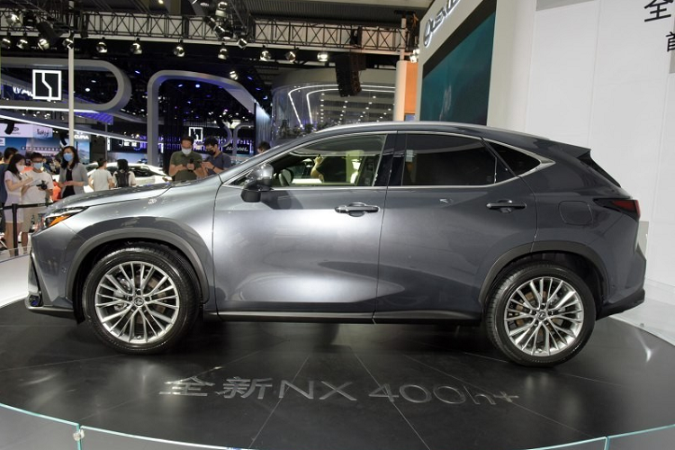 Can canh Lexus NX 400h+ 2022 