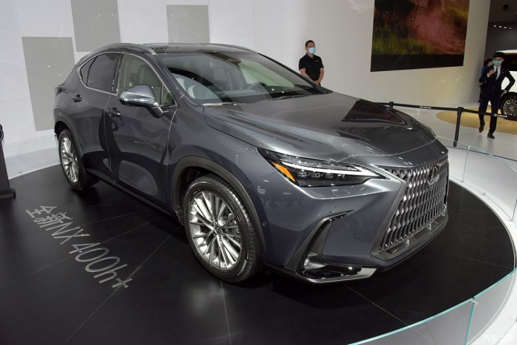 Can canh Lexus NX 400h+ 2022 