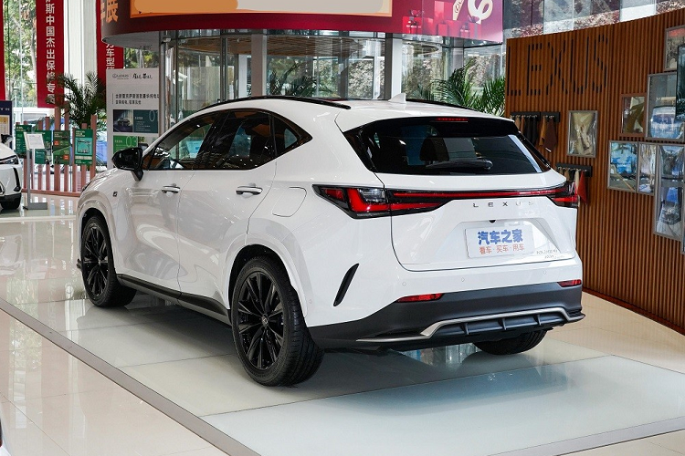 Can canh Lexus NX 400h+ 2022 