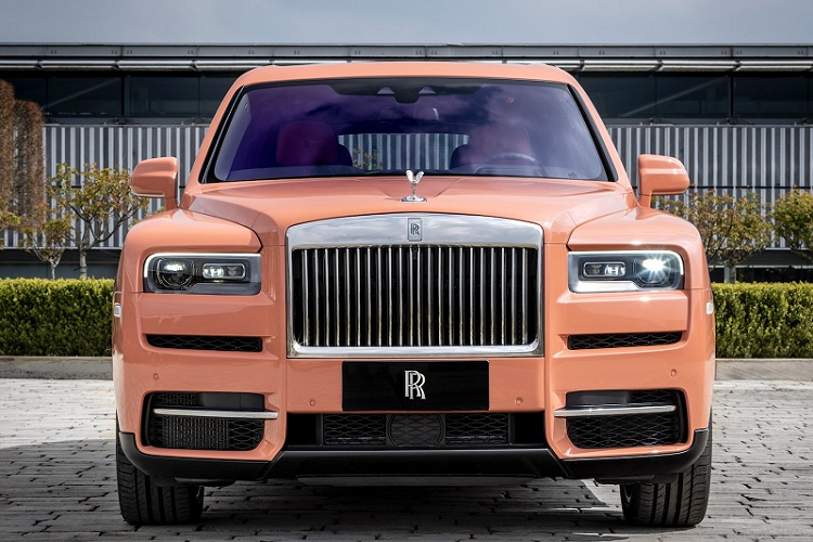 Tan thay Rolls-Royce Cullinan sieu sang ca tinh mau 