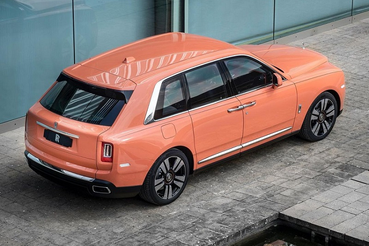 Tan thay Rolls-Royce Cullinan sieu sang ca tinh mau 