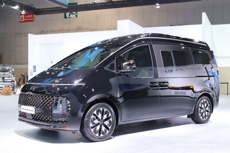 Hyundai Staria Lounge Limousine 2022 - MPV noi that day sang chanh