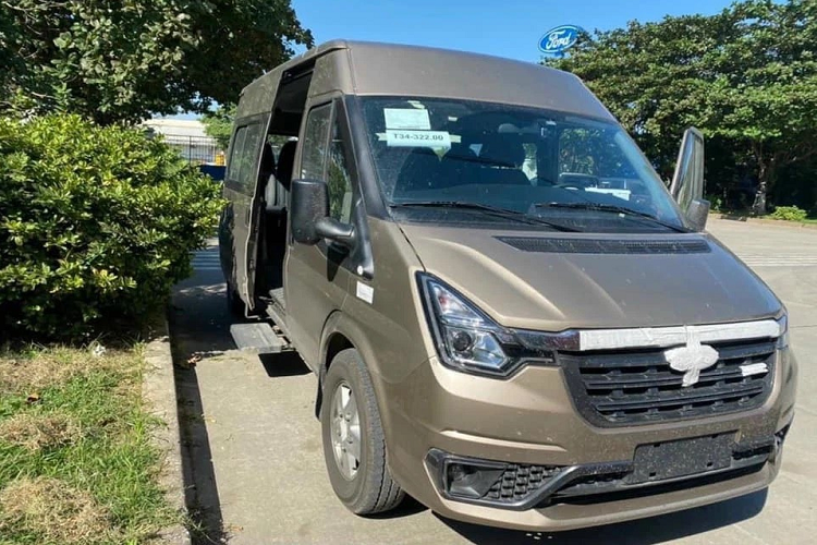 Ford Transit 2022 lo dien tai Viet Nam, khoang 799 trieu dong-Hinh-3