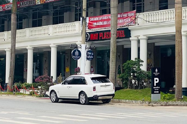 Sau Rolls-Royce Phantom, dai gia Thai Nguyen tau Cullinan hon 40 ty-Hinh-5