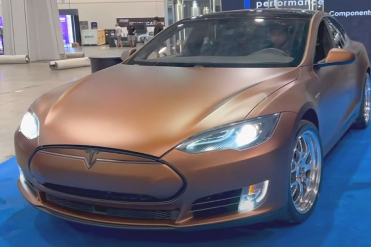 “Ho bien” Tesla Model S chay dong co dot trong V8 6.2L-Hinh-5