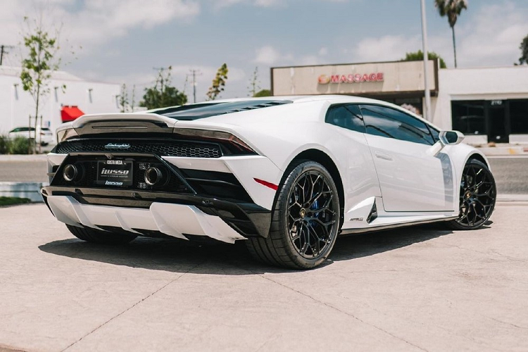 Lamborghini Huracan EVO RWD dau tien ve Viet Nam da thong quan-Hinh-3