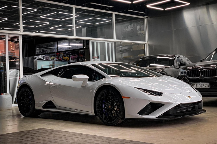 Can canh sieu xe Lamborghini Huracan EVO dau tien ve VIet Nam