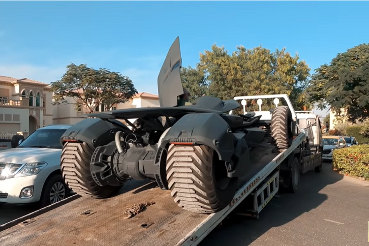 Batmobile do dong co Ford Raptor 700 ma luc, co the 