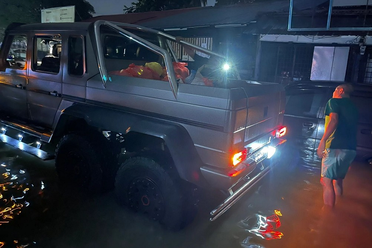 SUV “khung long” Brabus G700 6x6 hon 17 ty dong phuc vu lu lut