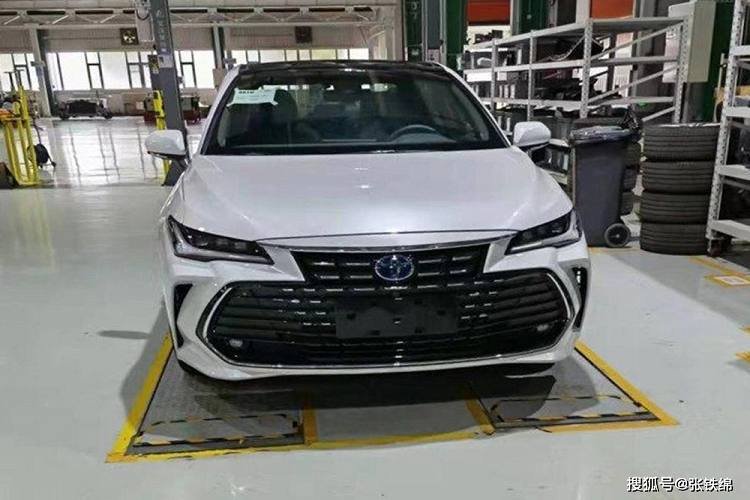 Chiec Toyota Avalon 2022 