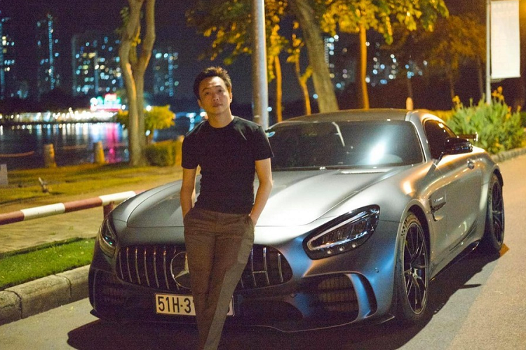 Minh Nhua tau Mercedes-AMG GT R hon 12 ty, 