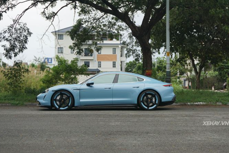 Porsche Taycan gan 6 ty mau Frozen Blue Metallic 