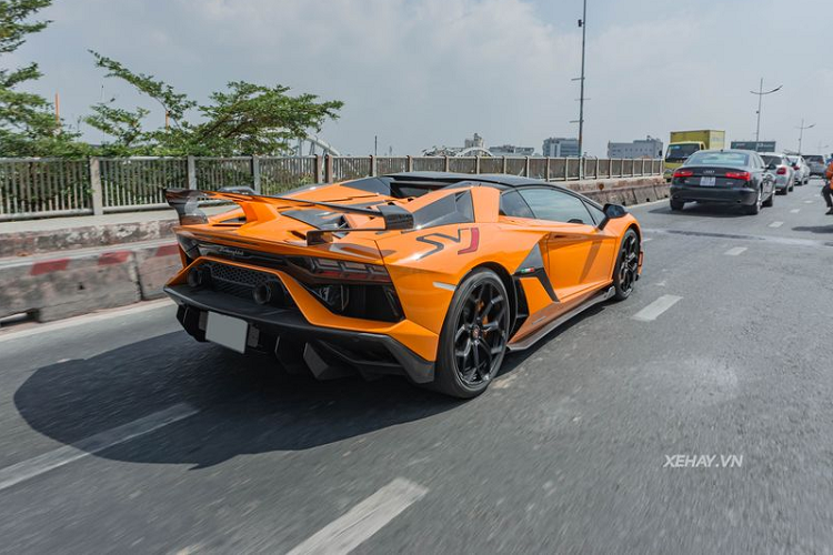 Lamborghini Aventador SVJ Roadster hon 50 ty lan banh o TP HCM-Hinh-2