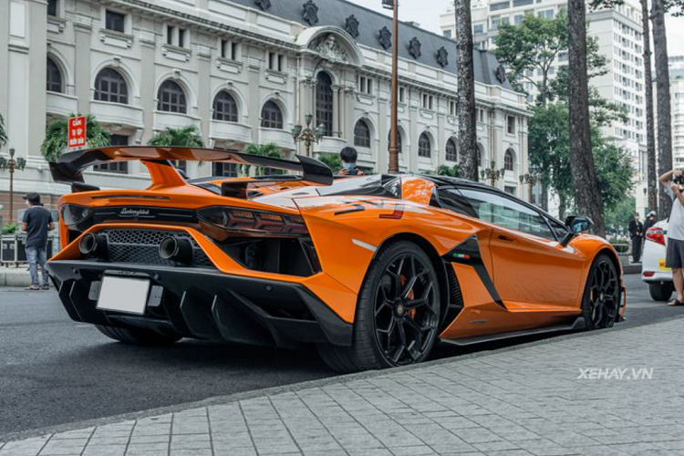 Lamborghini Aventador SVJ Roadster hon 50 ty lan banh o TP HCM-Hinh-4