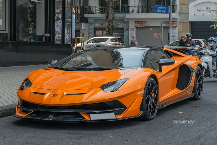 Lamborghini Aventador SVJ Roadster hon 50 ty lan banh o TP HCM