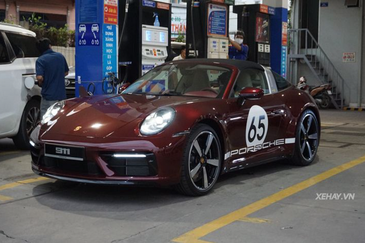 Porsche 911 Targa 4S Heritage Design hon 11 ty tren pho Sai Gon