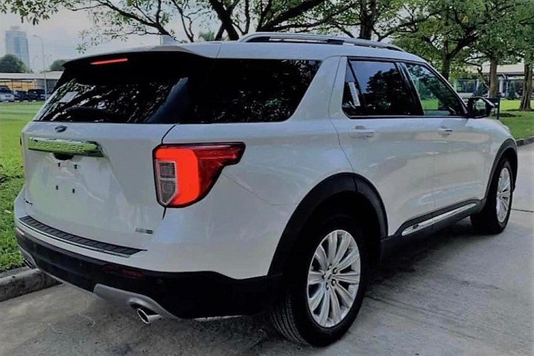 Tan thay Ford Explorer 2022 tai Viet Nam 