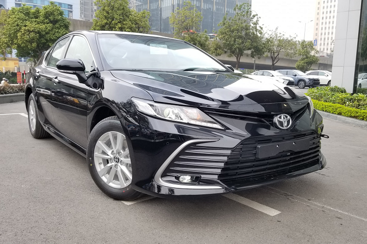 Toyota Camry 2022 ban re tien nhat Viet Nam trang bi nhung gi?