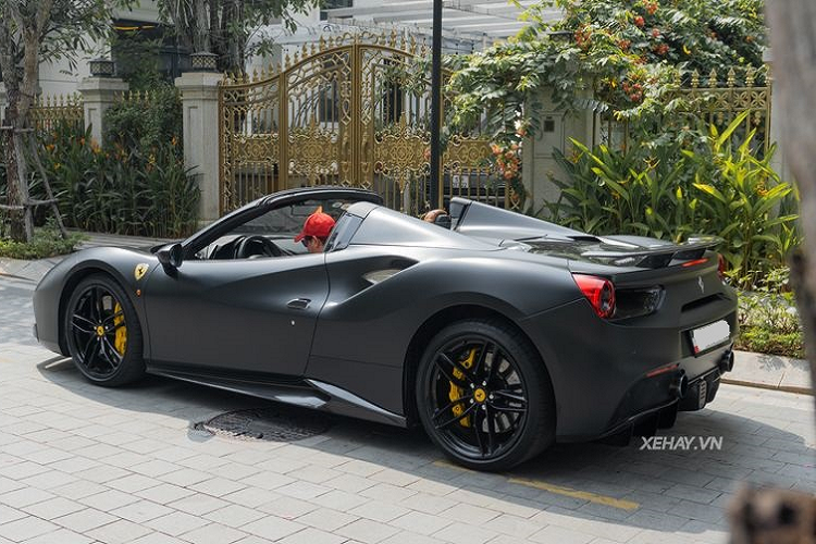 “Trum” nha thuoc Pharmacity “chot ha” nam 2021 bang viec tau them Ferrari 488 Spider-Hinh-2