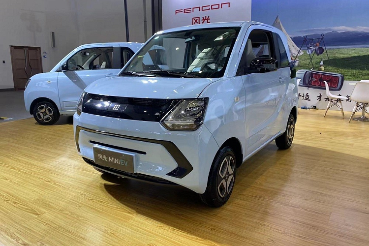 Dongfeng FengGuang Mini EV sieu re trinh lang, chi 100 trieu dong