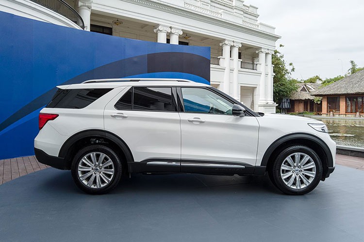 Can canh Ford Explorer 2022 hoan toan moi hon 2,3 ty tai Viet Nam-Hinh-2