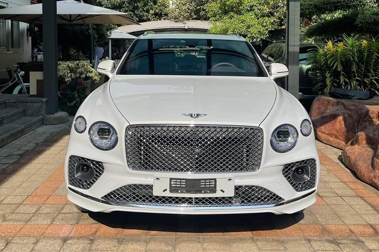 Bentley Bentayga va Toyota Land Cruiser hon 25 ty cua Phan Thanh-Hinh-2