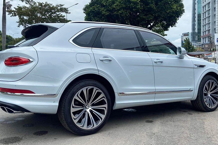 Bentley Bentayga va Toyota Land Cruiser hon 25 ty cua Phan Thanh-Hinh-7