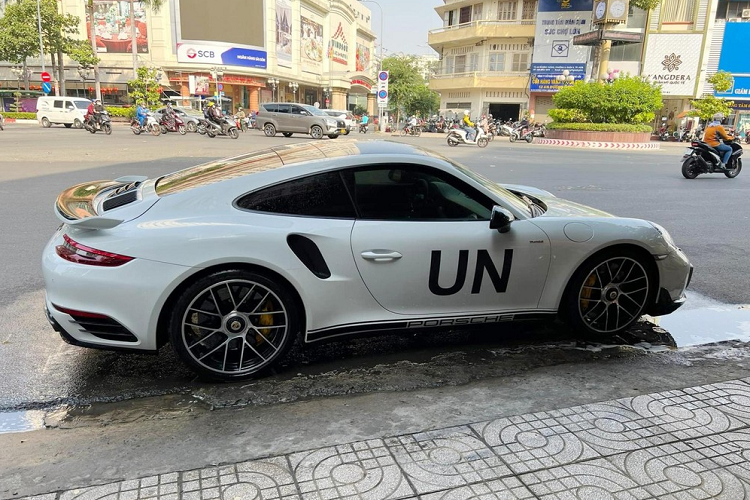 Porsche 911 Turbo cua ong Dang Le Nguyen Vu tai xuat o Sai Gon-Hinh-5