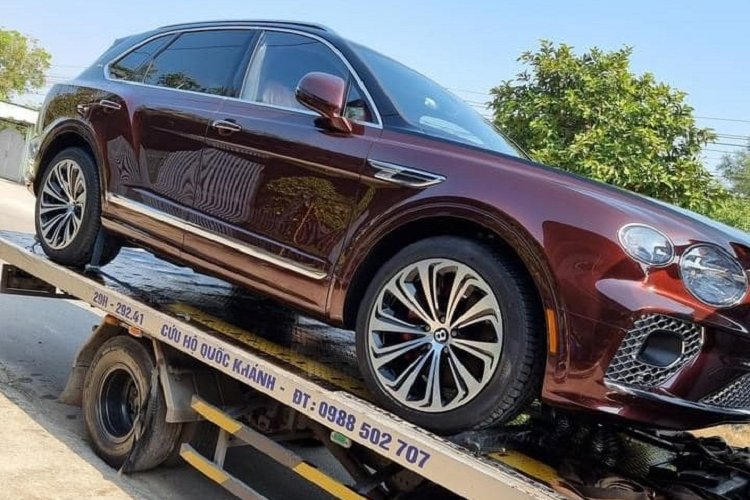 Bentley Bentayga V8 hon 21 ty dau tien ve nha dai gia Binh Duong