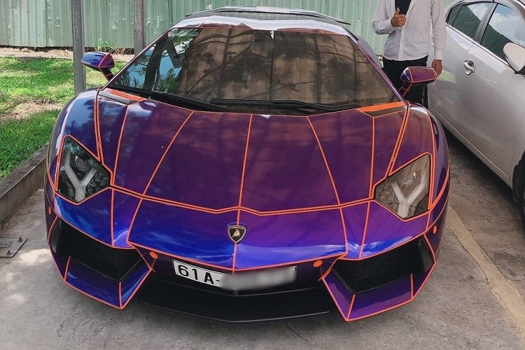 Lamborghini Aventador cua 8X Binh Duong 