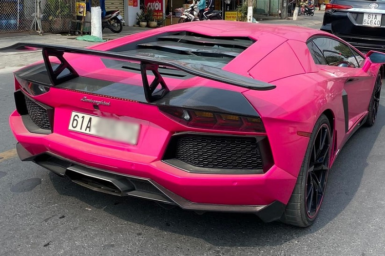 Lamborghini Aventador cua 8X Binh Duong 