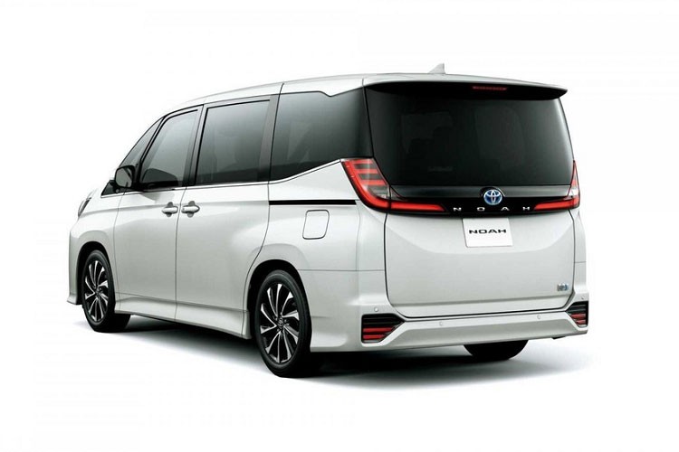 Toyota Noah va Voxy 2022 gia re 