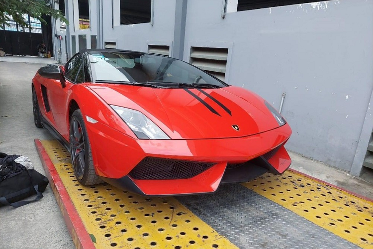 Lamborghini tung chung 