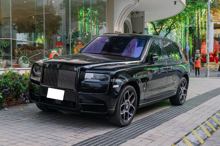 Rolls-Royce Cullinan Black Badge “hang hiem”, hon 32 ty o Sai Gon
