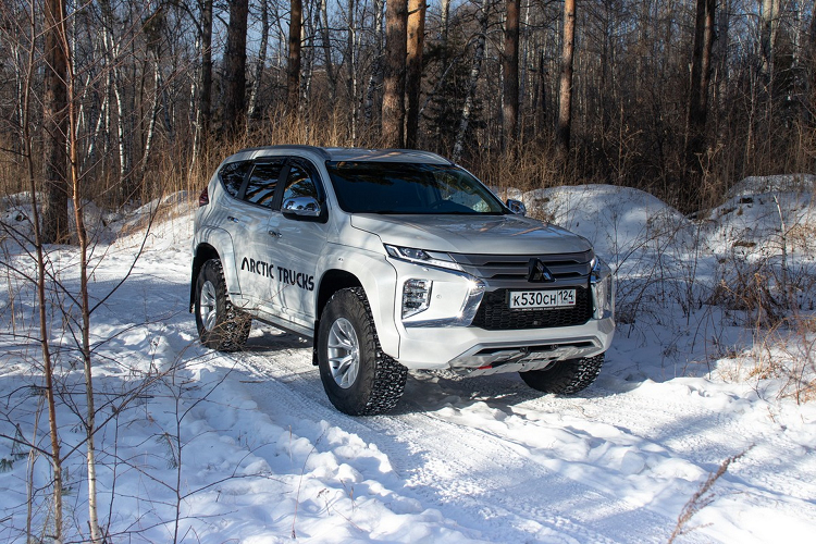 Mitsubishi Pajero Sport ham ho voi goi do offroad Artic Trucks-Hinh-6