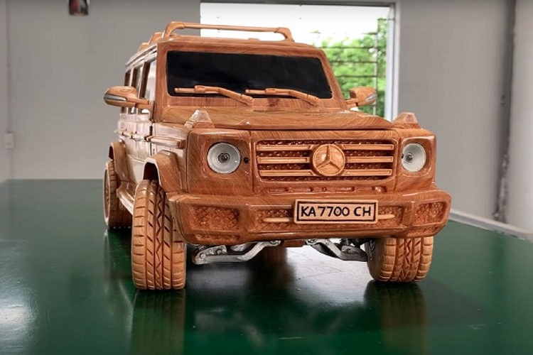 Mercedes-Benz G500 4x4² bang go cua tho Viet duoc len bao Tay