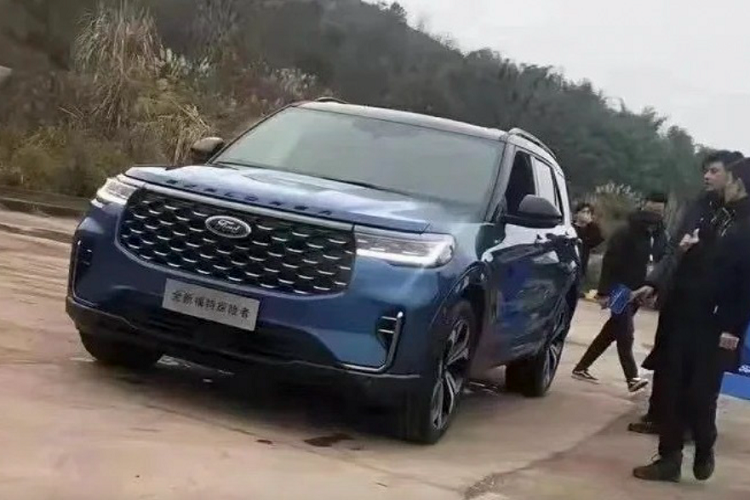 Ford Explorer 2023 o Trung Quoc co gi khac so voi Viet Nam?