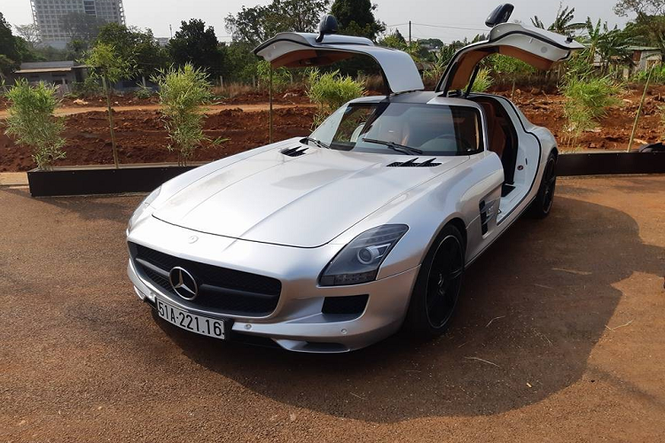 Dai gia Dang Le Nguyen Vu cam lai Mercedes-Benz SLS AMG hon 8 ty-Hinh-5