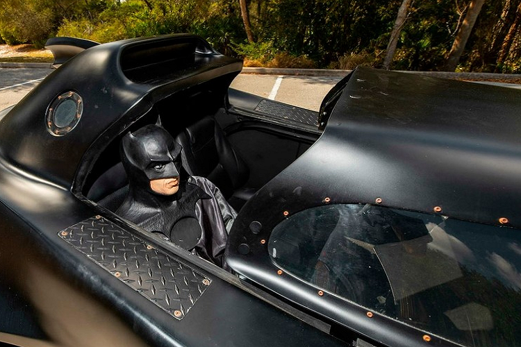 Dau gia sieu xe Batmobile kem 