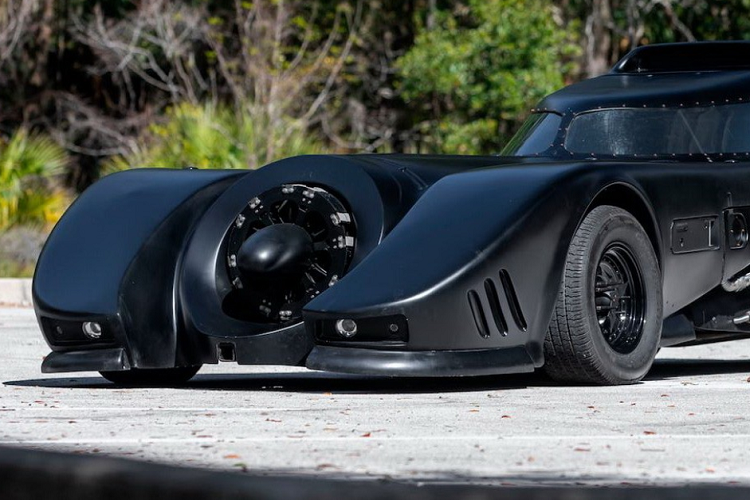 Dau gia sieu xe Batmobile kem 