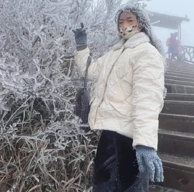 Su that hinh anh co gai bi dong bang ca mai toc o Fansipan